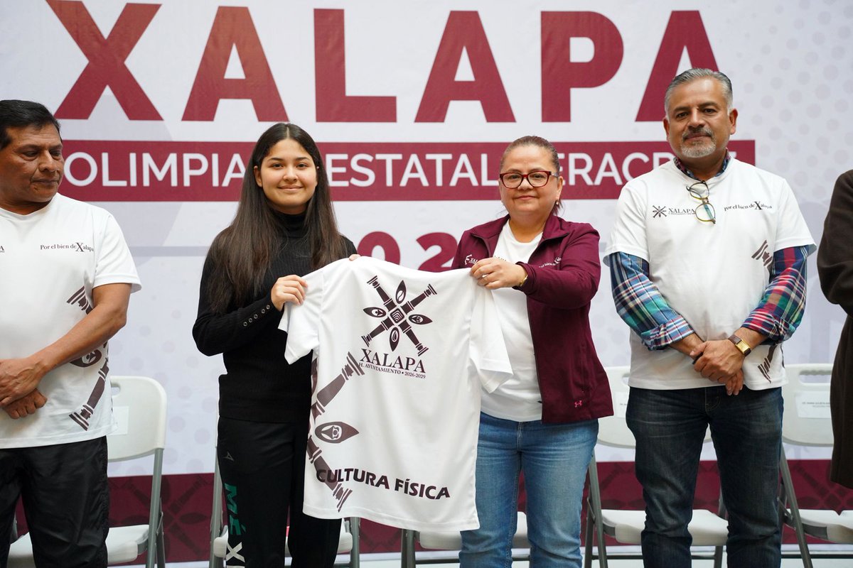 Daniela Griego abanderó a deportistas de la Delegación #Xalapa que competirán en la Olimpiada Estatal horacero.mx/2026/02/11/dan… <a href="/AytoXalapa/">Ayuntamiento de Xalapa</a>