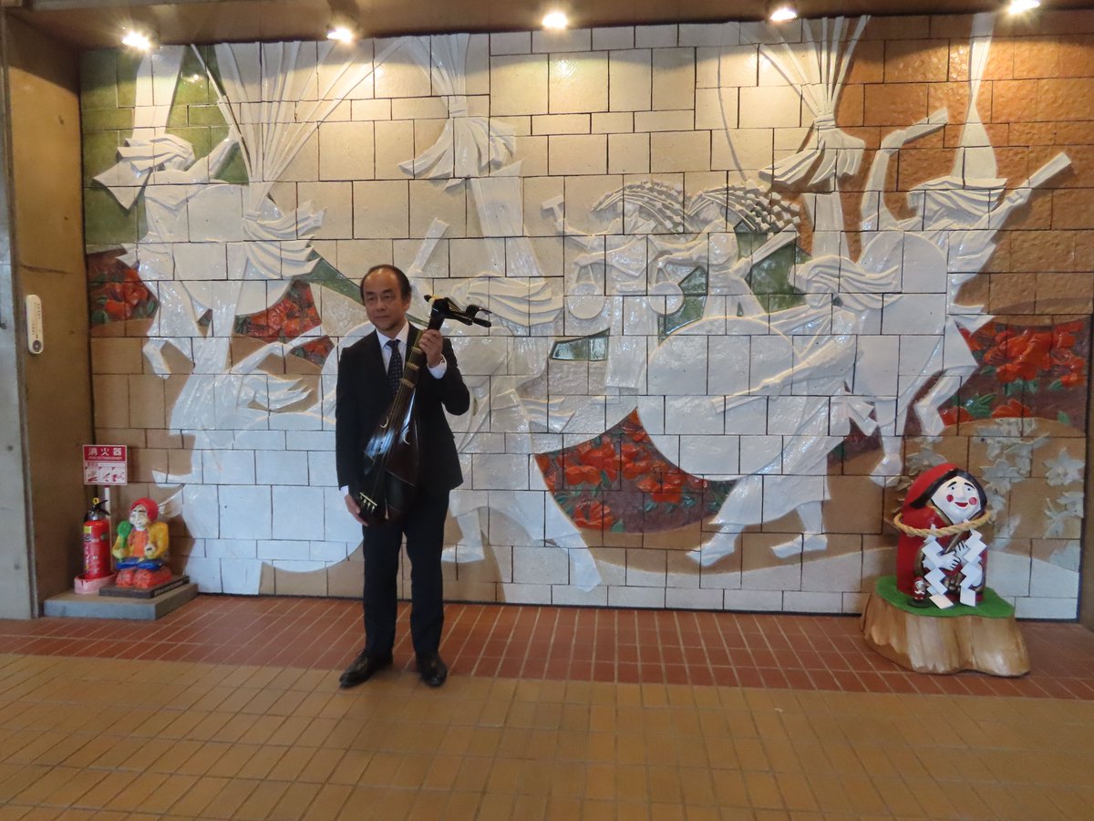 ebishiryou's tweet photo. 昨日、#えびの市 文化センターのホールで、#新名一仁 氏による #島津義弘 と #上井覚兼 と題した #講演会 、#島津義秀 氏による #薩摩琵琶 演奏会がありました。約２００名の方がご来場くださいました。
#資料館  #民俗資料 #えびの市歴史民俗資料館 #歴史 https://t.co/ZSTKoRZEuq