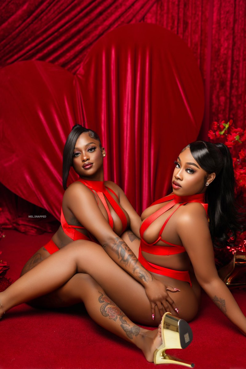 miahtee__'s tweet photo. Know I had to double it 💋 https://t.co/i9T4vxYt7q