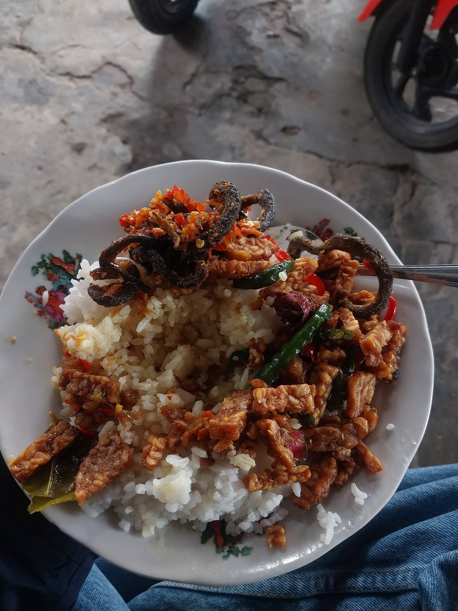 memulai hari ini dengan orek tempe
