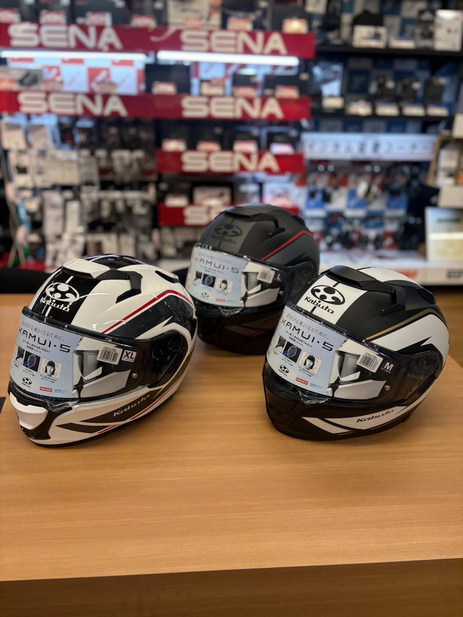 NANKAI_OSAKA's tweet image. 入荷情報です！

#kabuto KAMUI-5から新色の
TORZA「トルザ」が入荷しました！

どんな場面、どんなシーンにでも馴染む飽きの来ないマルチユースグラフィックとなっております！

絶賛展示・販売しておりますので皆様のご来店お待ちしております１

#大阪梅田
#ogk
#ヘルメット
#新色
#南海部品本店