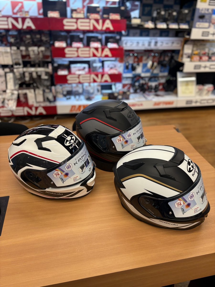 NANKAI_OSAKA's tweet image. 入荷情報です！

#kabuto KAMUI-5から新色の
TORZA「トルザ」が入荷しました！

どんな場面、どんなシーンにでも馴染む飽きの来ないマルチユースグラフィックとなっております！

絶賛展示・販売しておりますので皆様のご来店お待ちしております１

#大阪梅田
#ogk
#ヘルメット
#新色
#南海部品本店