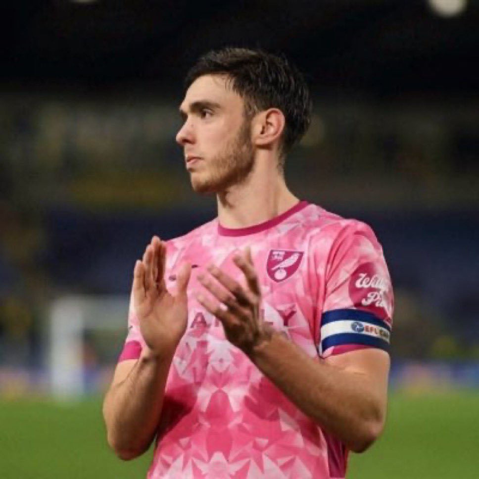 BTBPodcastNCFC's tweet photo. Morning all ☀️💛💚

A rock at the back, and the armband suits him perfectly 🟡💪 Leading from the front and showing why he’s captain material 👏⚽

#CaptainMaterial #CanariesPride #NCFC #LeaderAtTheBack #YellowAndGreen #TeamSpirit #ArmbandReady 💚🟡 https://t.co/P3SPE0B7hR