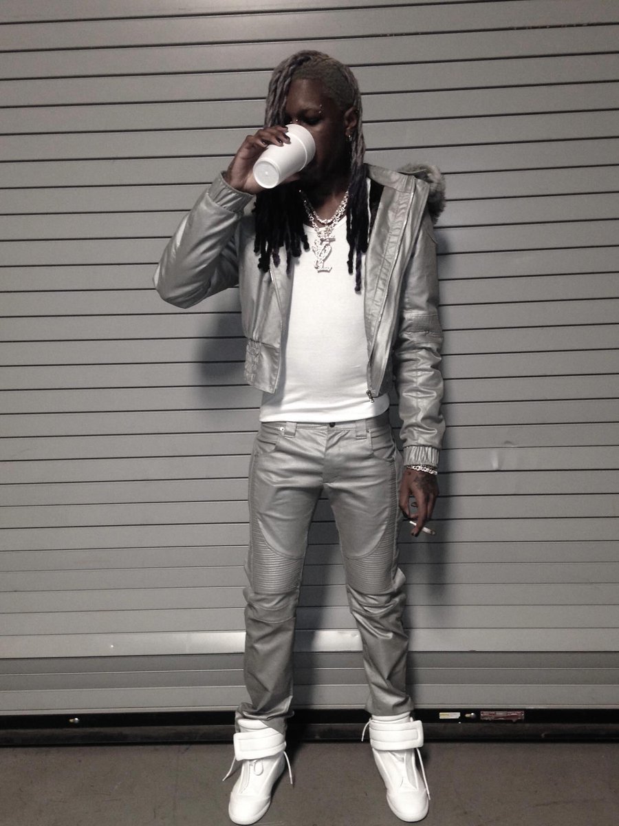 Kurrco's tweet photo. New info on Destroy Lonely's 'Drop Dead Gorgeous' and his collab project with Ken Carson:

DDG:
▫️ Primarily produced by Clayco & Cxdy
▫️ Described as his “most Destroy Lonely” album
▫️ "Replete with the kind of music designed for stadium settings"
▫️ During the early stages of the album, Lone dissected My Beautiful Dark Twisted Fantasy, listened to Lauryn Hill, ’90s rap, DJ Screw tapes & Snow Strippers
▫️ Features "a few" songs with Snow Strippers

Ken Carson collab project: 
▫️ Lone confirms there are about 20 "holy grails" fans expect from the release
▫️ Timing feels right
▫️ Actively recording together now

(via XXL)