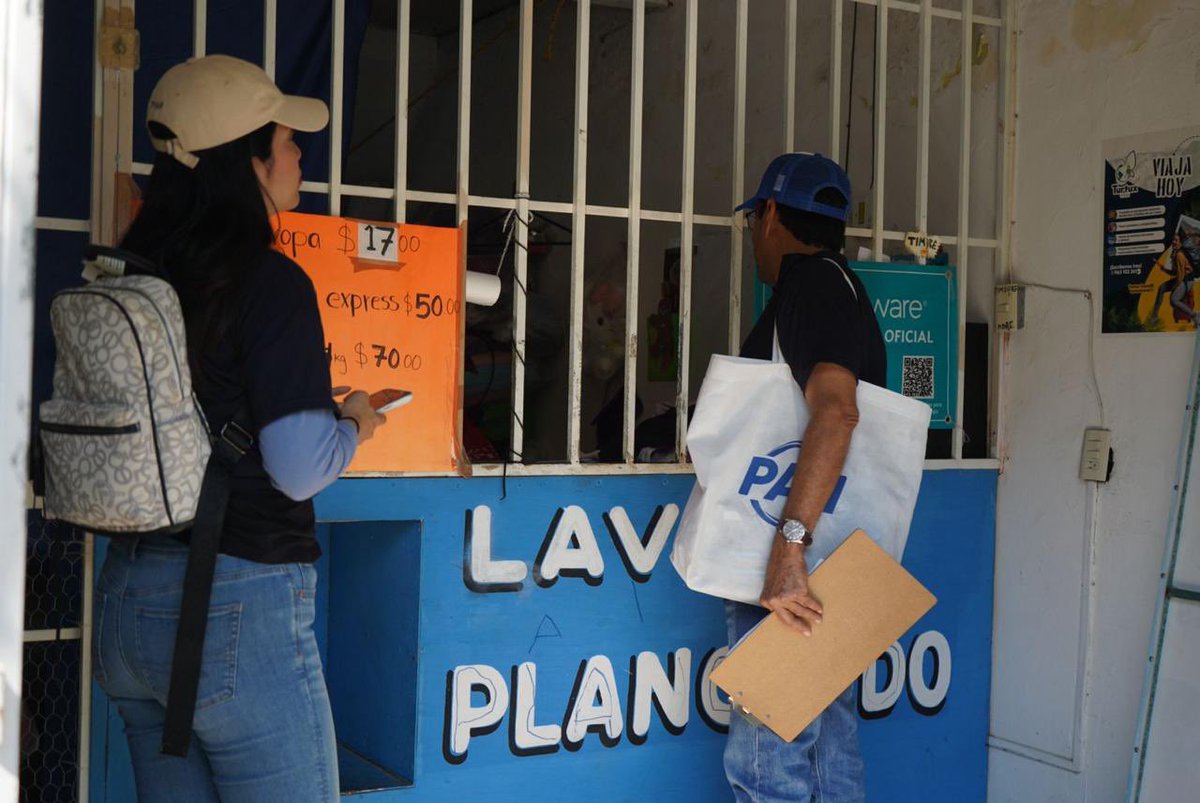 En Tuxtla Gutiérrez, el PAN fortalece el contacto con las familias. La Secretaría de Fortalecimiento Interno, dirigida por Miguel Ángel Chávez Nava, recorrió la zona junto al CDE para escuchar y dialogar con colonos, manteniendo presencia permanente y cercanía con la ciudadanía.