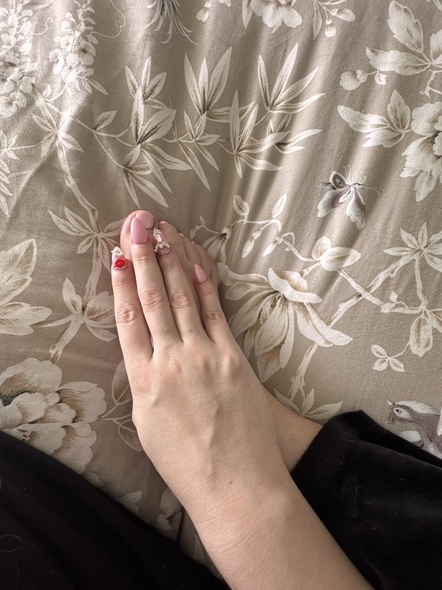 Cecilia Renee tweet media