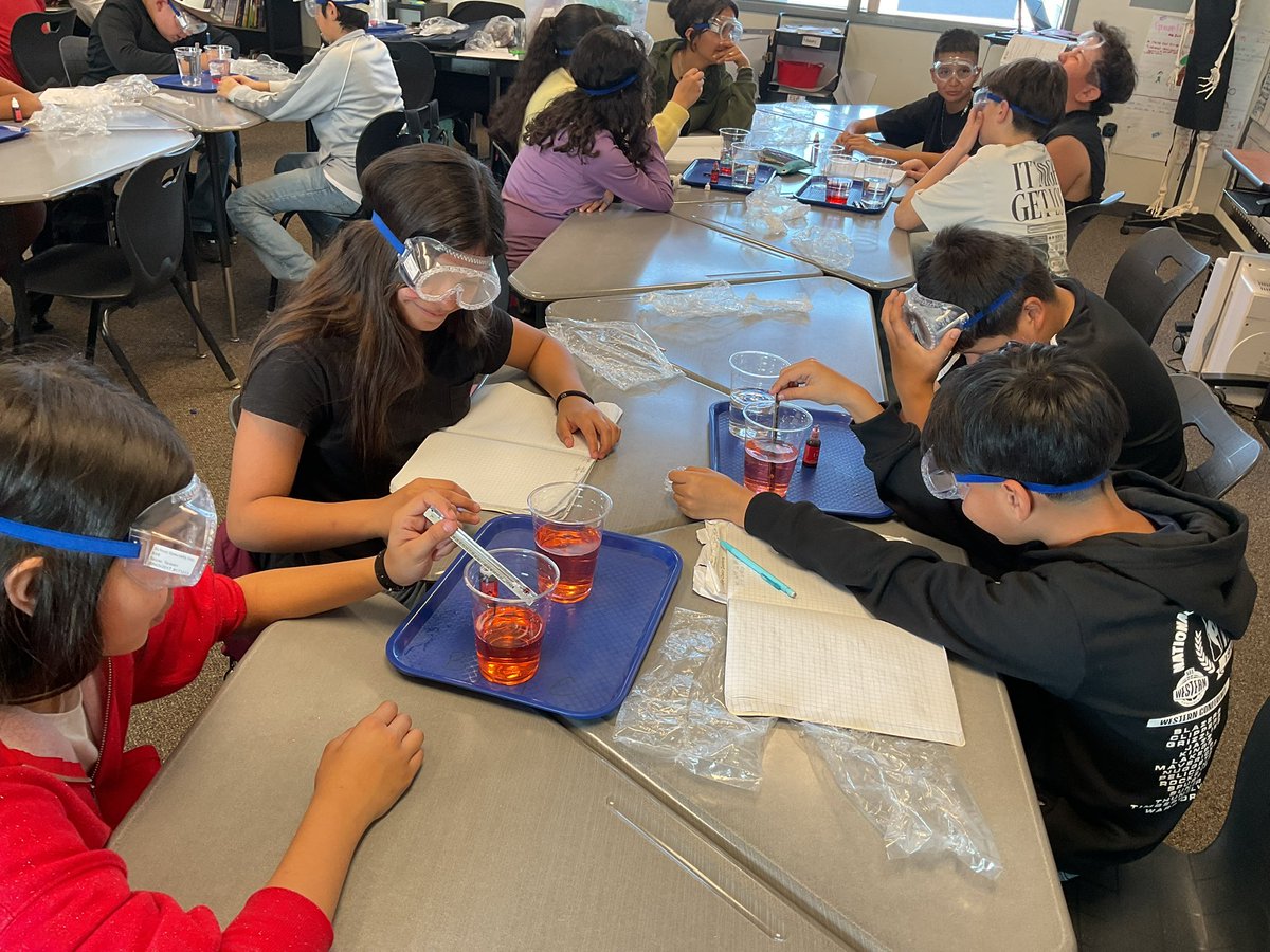 MrsCarranza403's tweet photo. Students explored how temperature affects molecular movement!By adding food coloring to hot and cold water, they observed that molecules move faster in warmer water causing the dye to spread more quickly.Hands-on science + critical thinking in action!#SCIABears #BurtonExperience https://t.co/l63Z7MC5Te