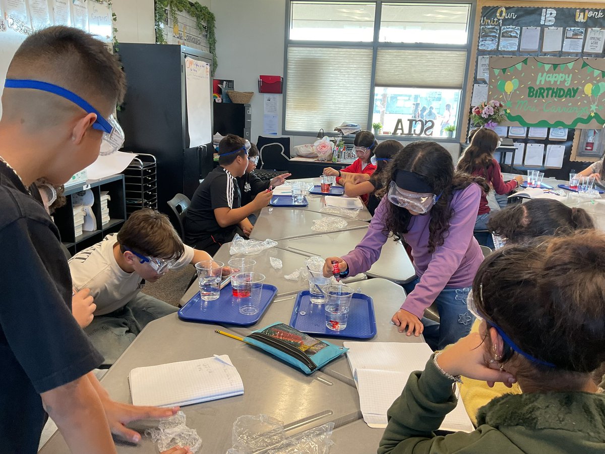 MrsCarranza403's tweet photo. Students explored how temperature affects molecular movement!By adding food coloring to hot and cold water, they observed that molecules move faster in warmer water causing the dye to spread more quickly.Hands-on science + critical thinking in action!#SCIABears #BurtonExperience https://t.co/l63Z7MC5Te