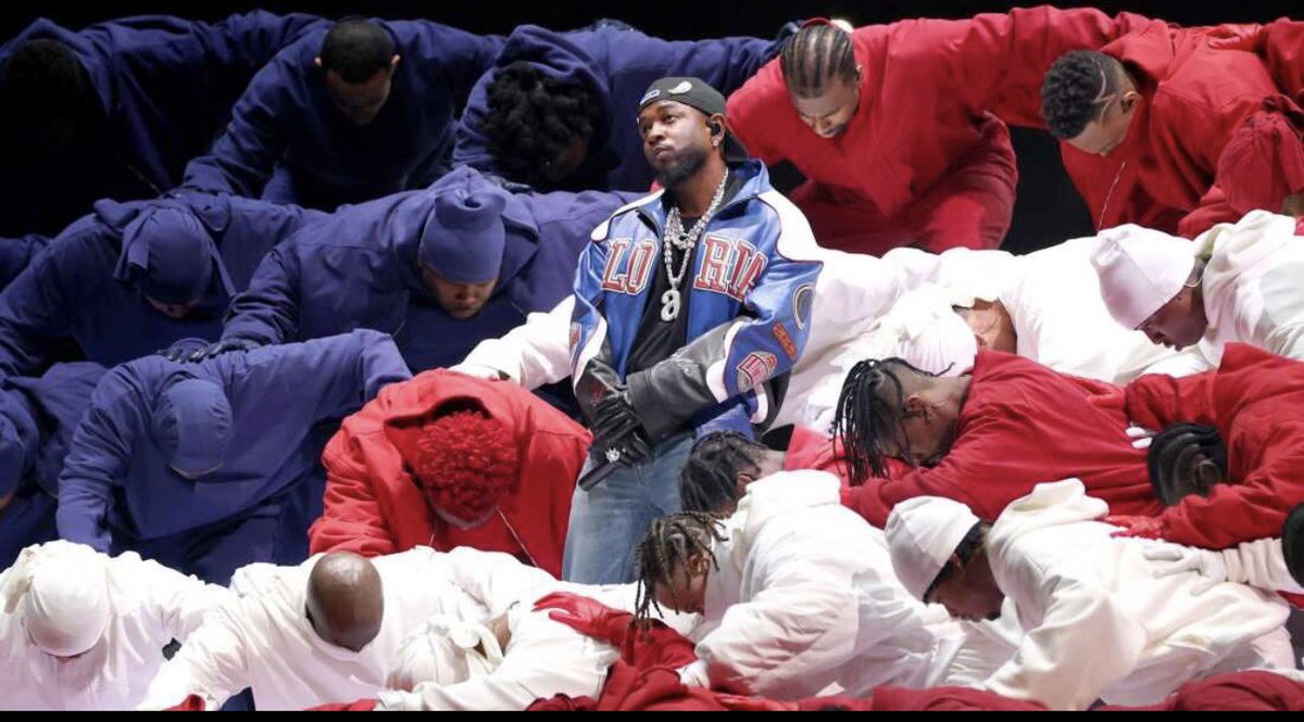 MrsEvans916's tweet image. Remember when the SuperBowl was American? 

Man that was cool.