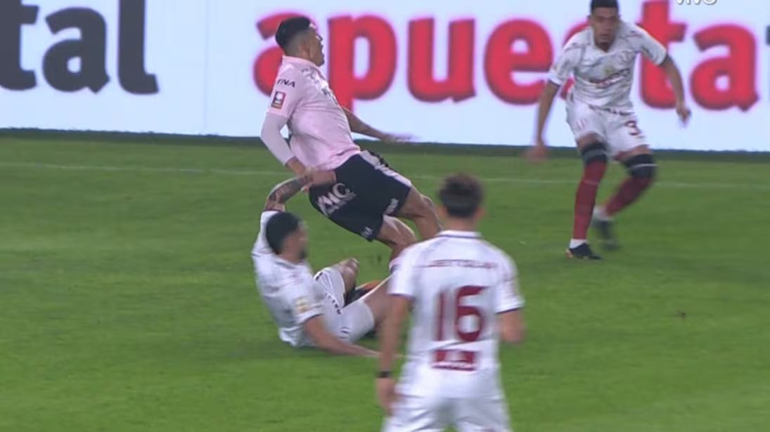 ¿Se acuerdan de esta imagen de la lesión de 'La Roca' Gonzales que le propinó Di benedetto el cual no recibió ninguna tarjeta?

Pues... adivinen quien es el árbitro, BRUNO PEREZ, el mismo que nos han programado para el partido del 14 de Febrero frente a Atlético Grau.

#VamosBoys