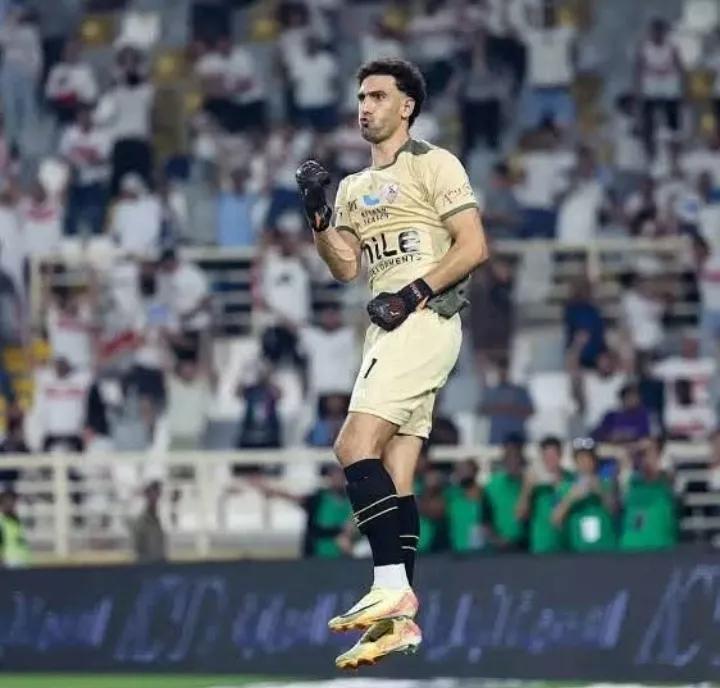 اسلام صادق 
عواد اتظلم ظلم بين الموسم ده واتعرض لضغوط غير طبيعية رغم انه اللاعب الوحيد اللى وافق الموسم اللى فات على تخفيض راتبه حوالى ١٠ مليون ج من أجل الاستمرار مع الزمالك 
تانى و تالت و رابع الظلم ظلمات