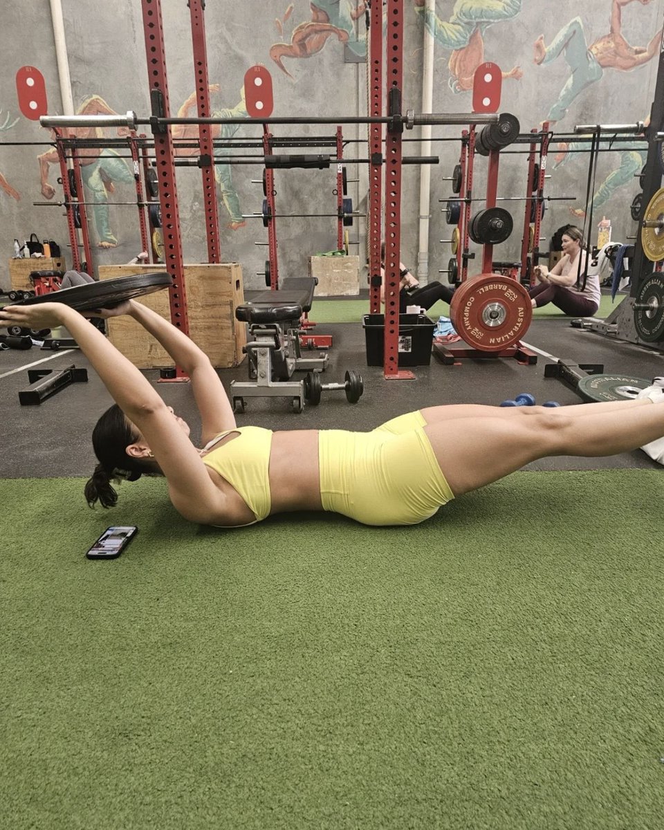 🏃 HYROX

HYROX builds endurance.
Strength builds power.
Boxing builds confidence.
The right mix builds results.

#HYROX #Conditioning #Round1Fitness #SmartTraining