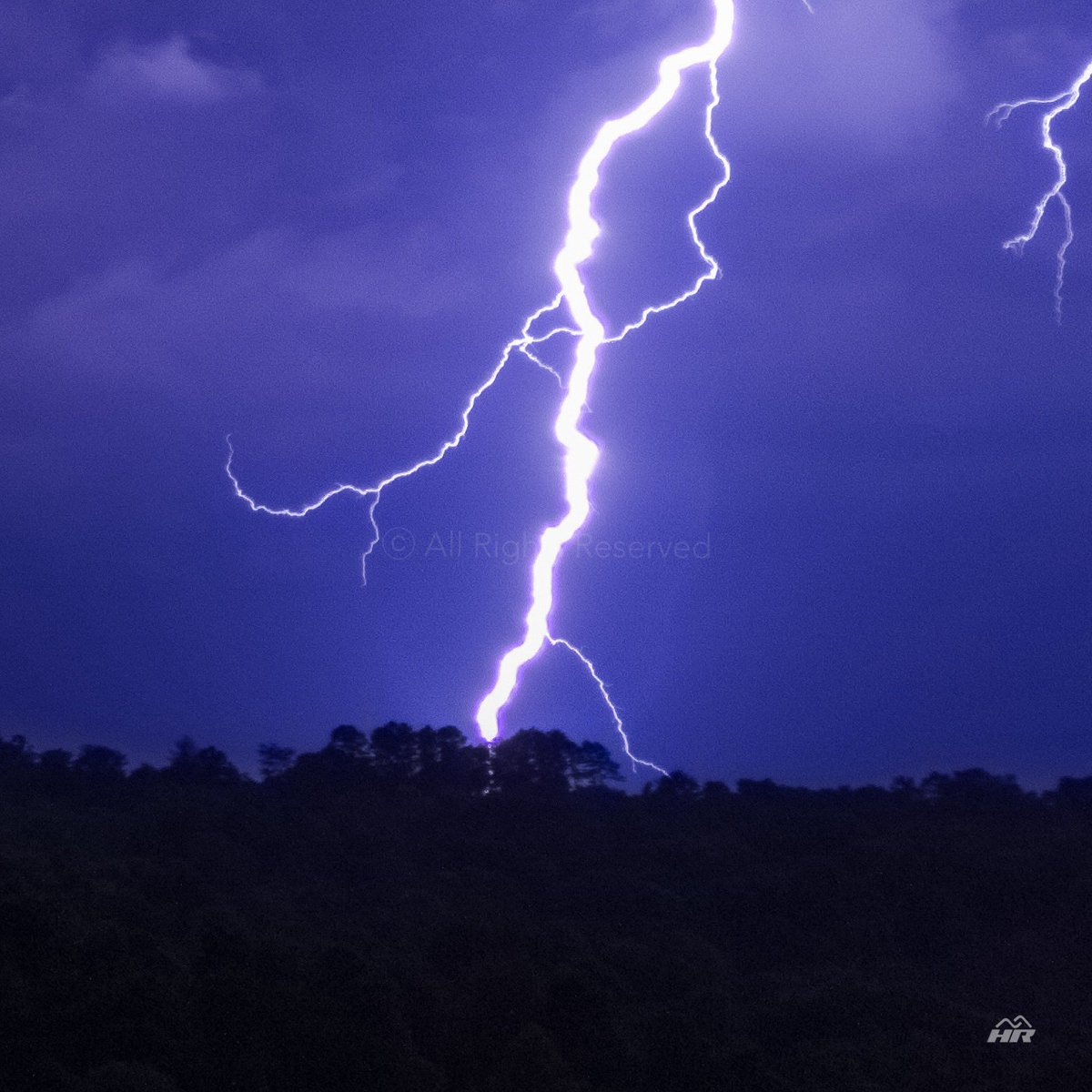 Late night thunderstorms can't come soon enough. Here's a throwback from 8/2/24 in Washington, WV ⚡️