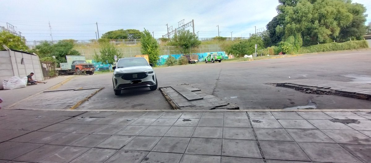 Estación de #Ómnibus de #Avellaneda en estado lamentable... Cuándo volverá a ser una estación? <a href="/jorgeferraresi/">Jorge Ferraresi</a>
#abandono #basura