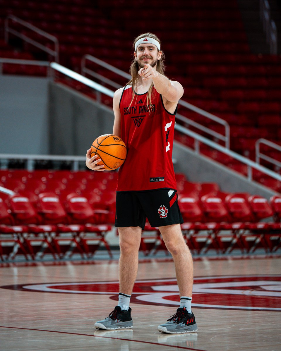 South Dakota Men's Basketball tweet media