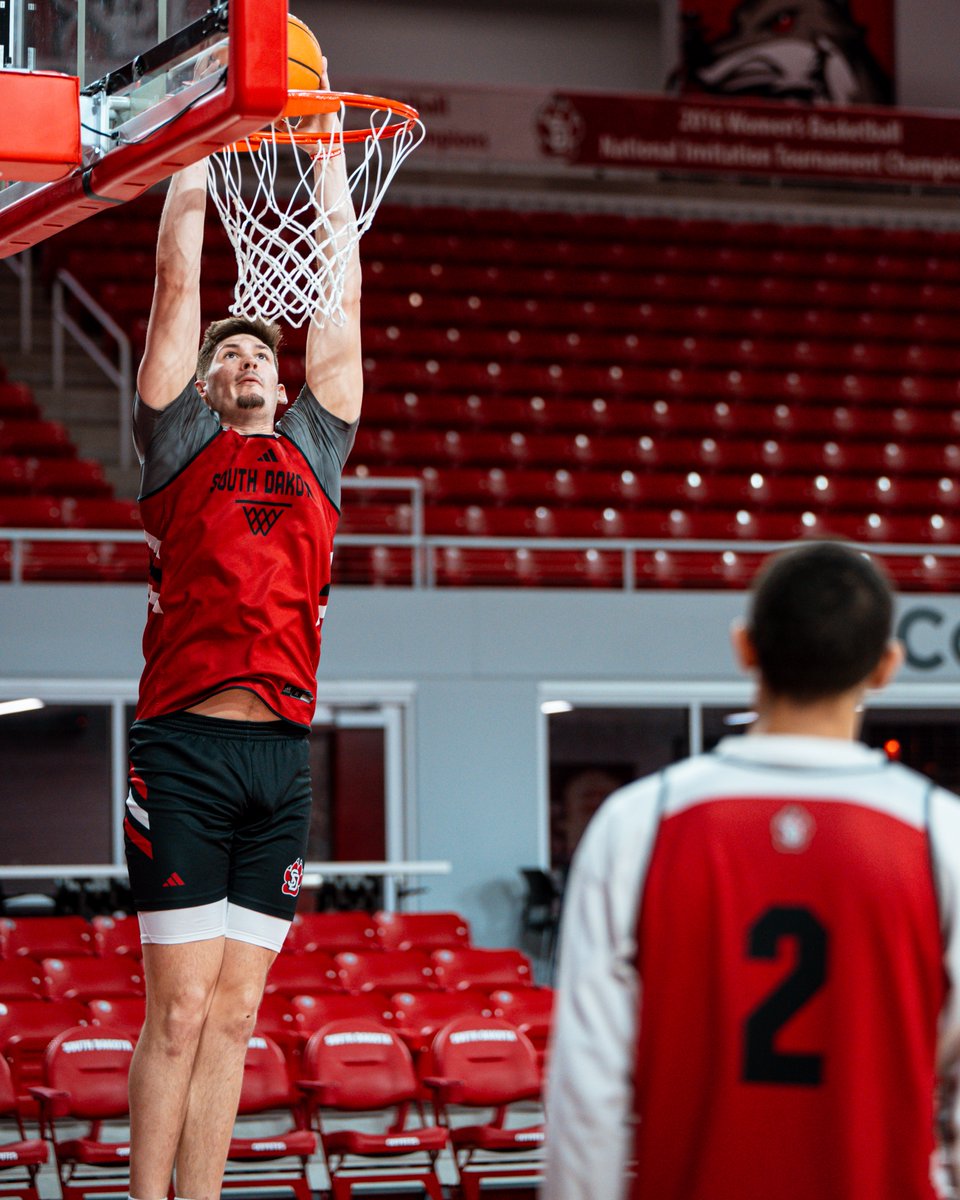 South Dakota Men's Basketball tweet media