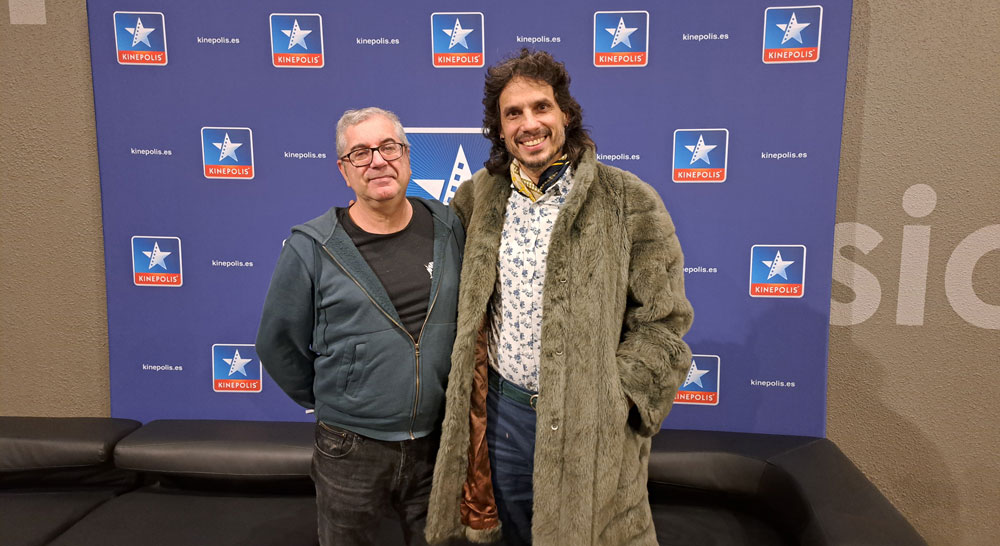 El director Jacob Santana nos habla de 'El vestido', una película de inspiración setentera que significa el regreso de Belén Rueda al cine de terror.
Entrevista Luis Tormo.
encadenados.org/entrevistas/en…