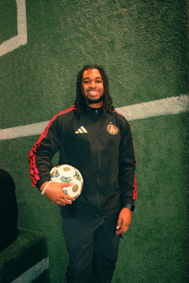 _JamesXThomas's tweet photo. Being part of my first kit launch with Atlanta United was an incredible experience. From brainstorming concepts to capturing the final visuals, I truly enjoyed the creative process and collaborating with such a talented team. https://t.co/qpfjaku3Rj