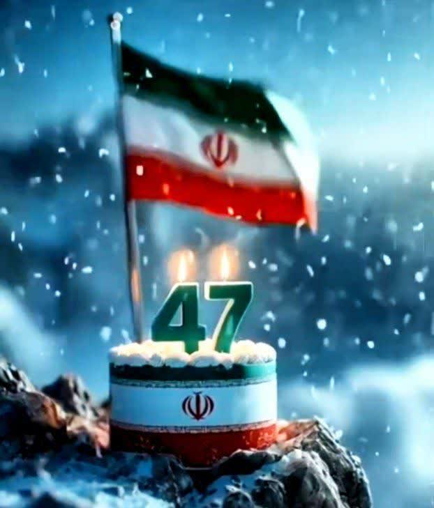 خدا میخواست از سر رد کند
 این قوم،طوفان را
به دستِ مرد دریایِ‌حوادث داد سکان را

نجاتِ‌کشتی از گردابها،زحمت فراوان داشت
خدا خیرش دهد آن مرد را، پیر جماران را💞
#ایران_جان