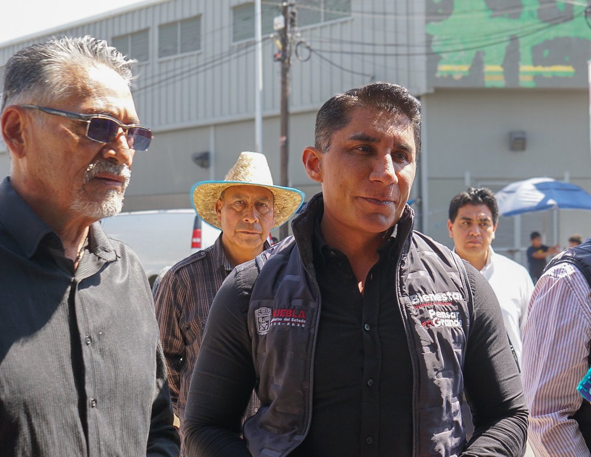 EChuma0's tweet photo. Atendiendo la instrucción del gobernador @armentapuebla_, mantenemos el paso firme en territorio, cerca de la gente y con resultados. 💪🏼
#ObraComunitaria #PorAmorAPuebla https://t.co/AZkgtwIIeo