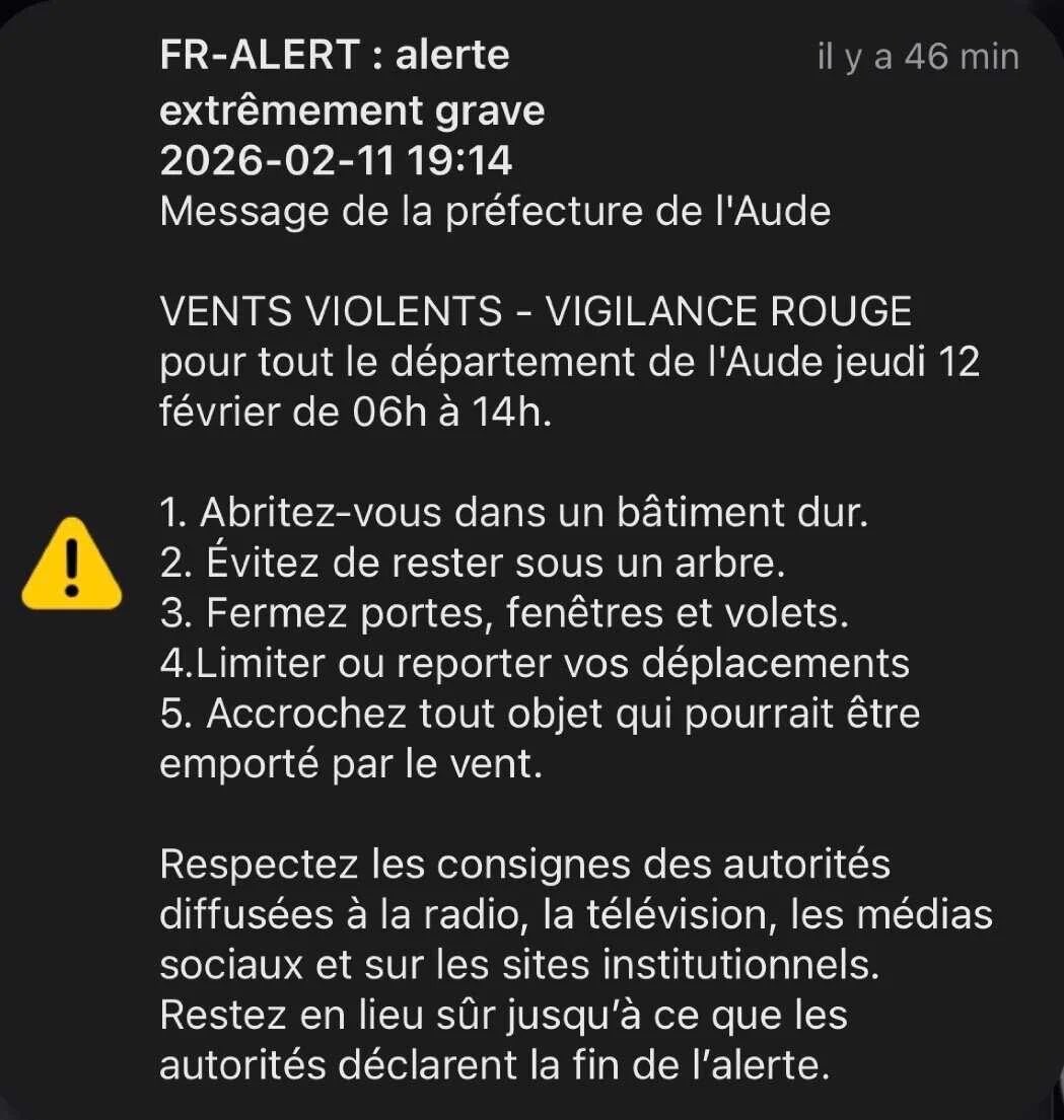 xbalek78's tweet photo. Quand tout le monde reçois ce message sur son téléphone en même temps, c’est que ça risque de pas plaisanté 👀👀
VIGILANCE ROUGE 🔴
#TempêteNils #VentViolent #SudOuest https://t.co/hHj5tJgVfJ