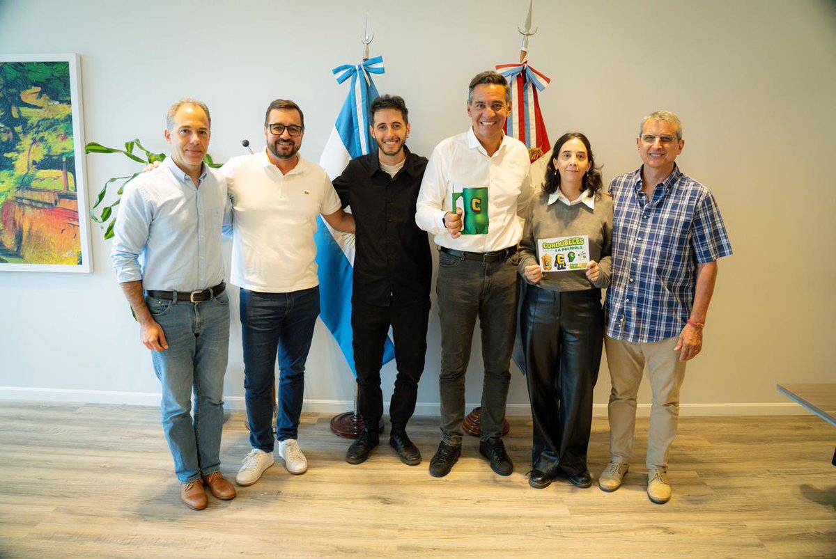 miguelsiciliano's tweet photo. FALTA MENOS PARA LA PELÍCULA DE "CORDOBECES"

Recibí a Eddie Frari de “Cordobeces” y a todo el equipo de producción de la película que están llevando adelante y a la que le vamos a brindar el apoyo para que salga lo mejor posible. Queremos que refleje la alegría, el humor, la cultura y la identidad de nuestra provincia. Las iniciativas de nuestra gente son pura creatividad, como lo es nuestra provincia. Sigamos juntos haciendo a #Córdoba cada vez más grande.