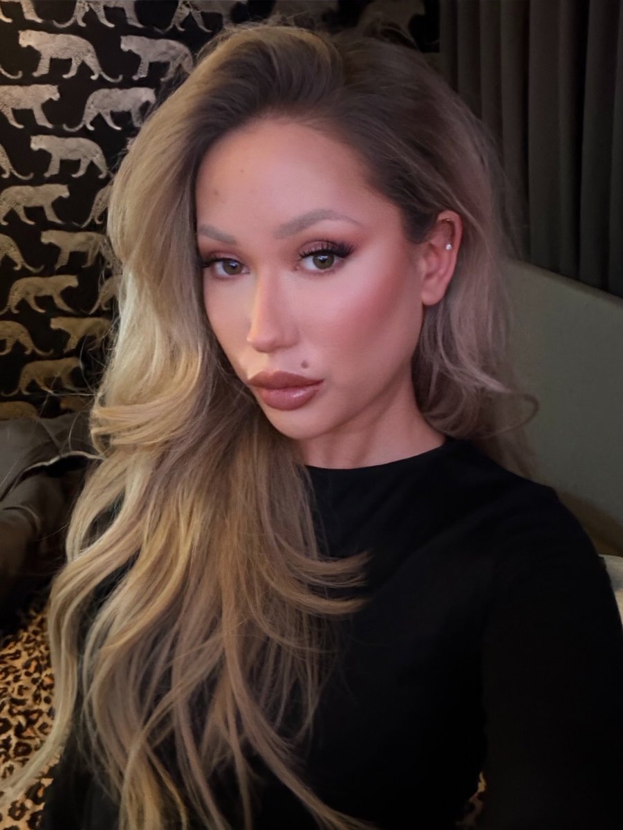 GxddessC2's tweet image. Mean to the bone