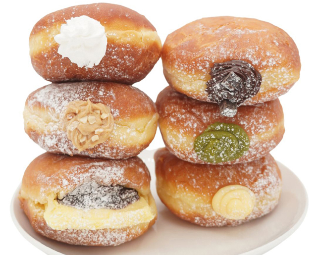 TwitFukuoka's tweet photo. 新感覚の生ドーナツ「TOMODACHI NO DONUTS」が博多に期間限定で登場 → https://t.co/ncA7vy8QCG https://t.co/r3sW8eZ6av