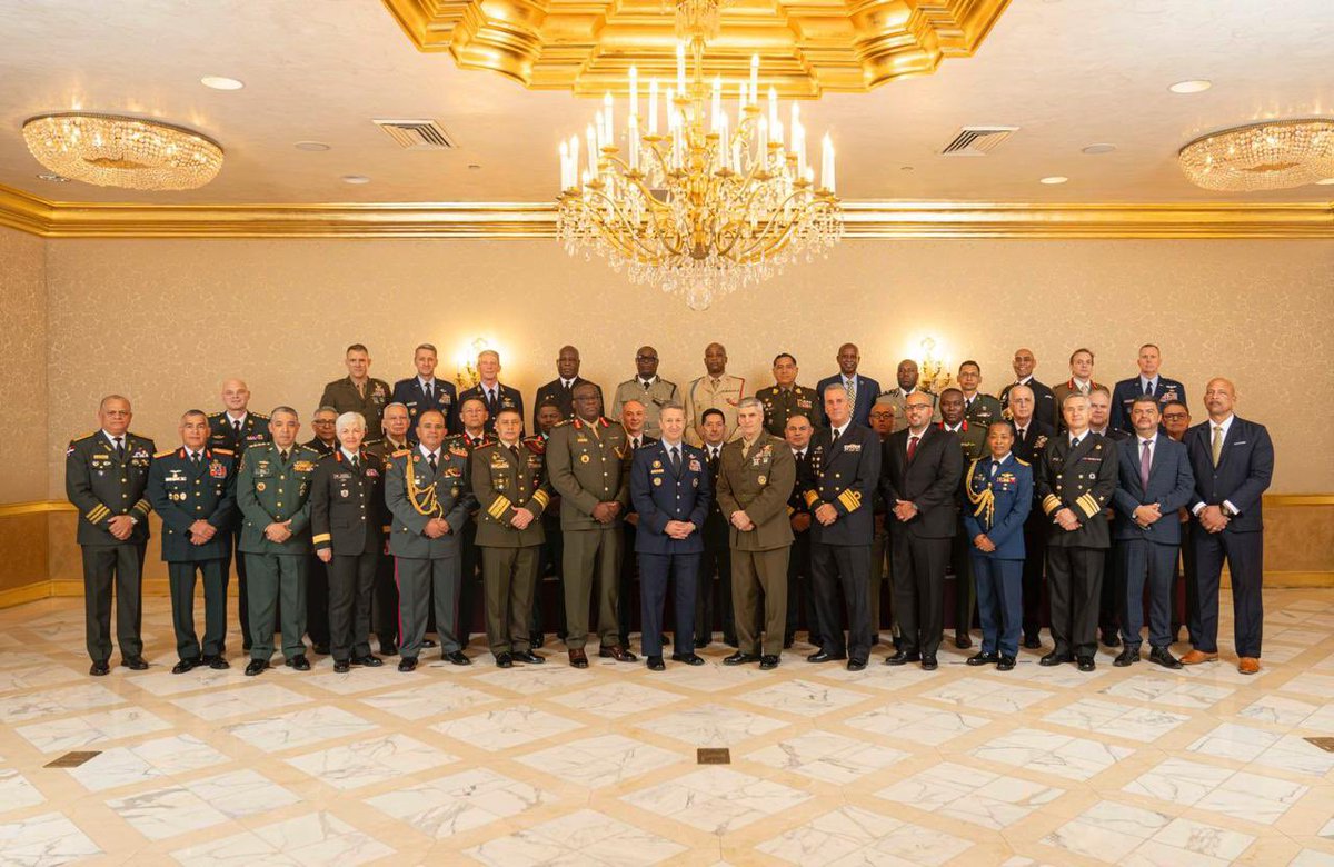 COMANDANTE_FFMM's tweet photo. Desde Washington, D.C., participamos en la Conferencia de Jefes de Defensa del Hemisferio Occidental, un escenario clave para fortalecer la cooperación regional frente a amenazas transnacionales.

Colombia reafirma su liderazgo en la seguridad hemisférica, aportando su experiencia operacional en la lucha contra el narcotráfico, las economías ilícitas y las organizaciones criminales transnacionales, promoviendo respuestas coordinadas, integradas y sostenidas entre las naciones.

Seguimos comprometidos con la cooperación internacional, la estabilidad regional y la protección de la población.

#FuerzasMilColGlobal