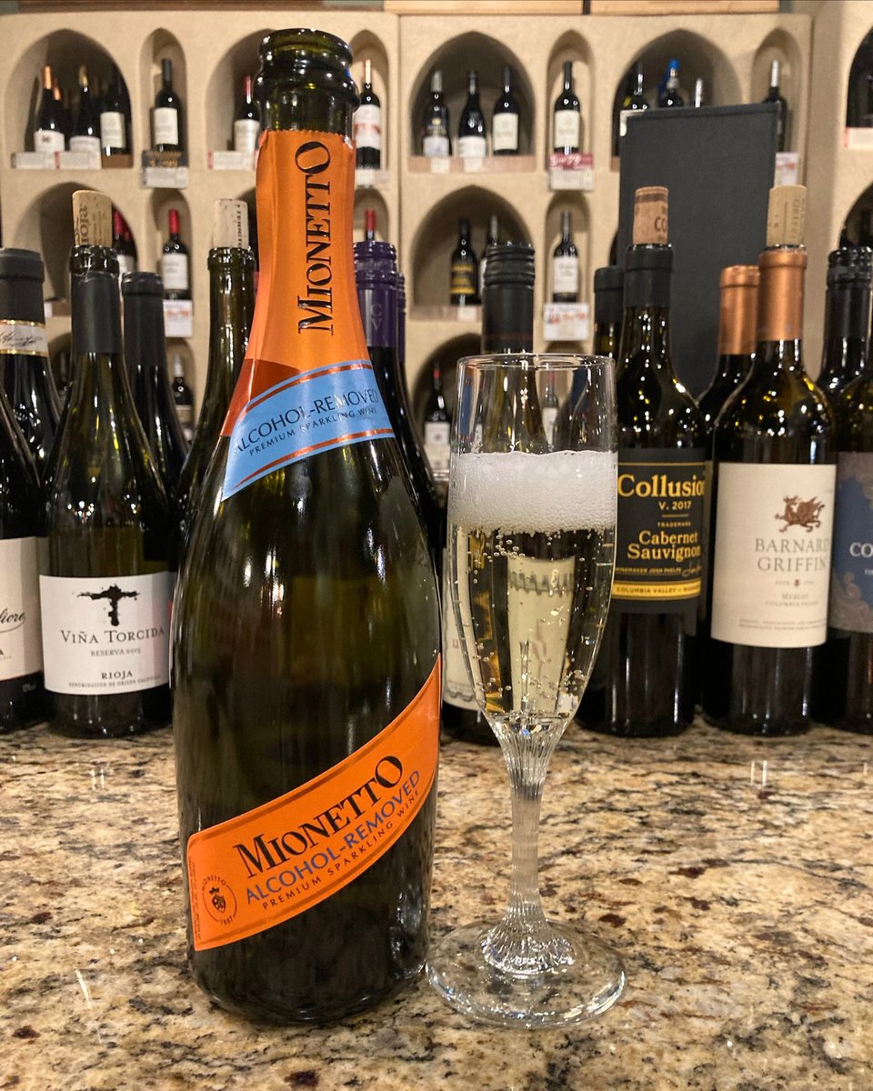 Some Valentine's Day gift inspo coming your way! 💌

#shoplocal #winestyles #valentines #giftideas #galentine