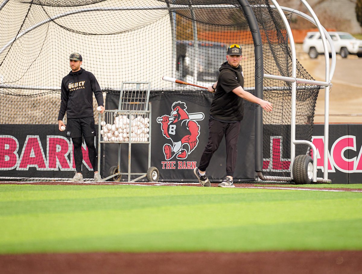 QUHawksBaseball's tweet image. Pit stop 
📍Manhattan KS

Thank you @BarnBSBAcademy for the hospitality and letting us use their facilities.

Next stop Grand junction💨

#Menofmayhem x #Hawkyeah
