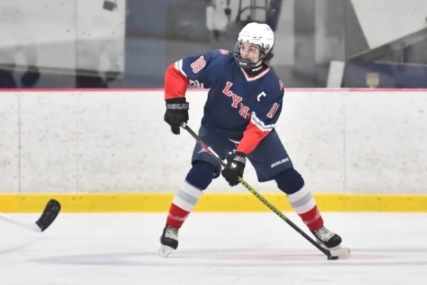 SalemSchoolsk12's tweet photo. Great stuff in today's Salem News by @PhilStacey_SN on @_SalemHigh_ senior A.J. Alessi, who plays for the @lynn_jets Hockey co-op team. Also a nice shoutout to our outstanding @SHS_CTE_ Electrical educator Jim Gangi: https://t.co/81TsdH5hPp https://t.co/VMsov0AKFt