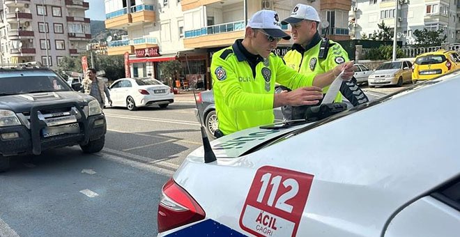 sanliurfaolay's tweet image. Trafik Cezaları Cep Yakacak : Cep Telefonuna 20 Bin TL, Olay Yerini Terk Edene Hapis 
sanliurfaolay.com/haber/27437402…

#SONDAKİKA #SAvsAFG #TeşekkürlerÖzgürÖzel  #akın #Survivor2026 #Aliyerlikaya  #DenizCanAktaş #Serenay