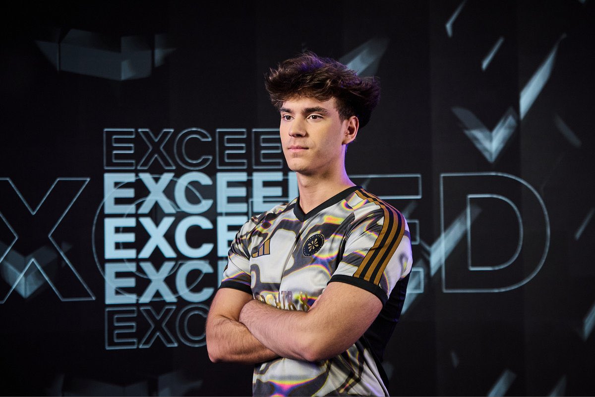 Fortnite Pro ➡️ COD Pro in less than 6 months.

<a href="/OkisFN/">C9 Okis</a> has officially been signed by Cloud9 Call of Duty. Fortnite players >