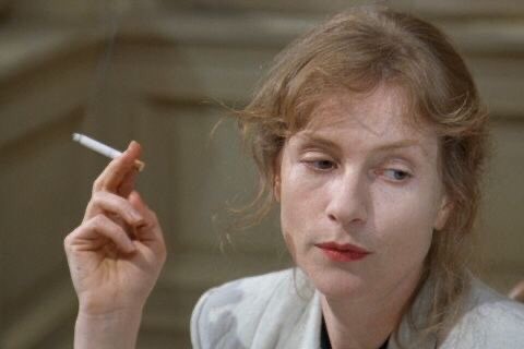 bacoreibasia's tweet image. sou pretensiosa e nasci arrogante. fumo muito. leio muito. não tenho nenhum pudor. amo sexo. sou a pseudo francesa mais francesa do mundo