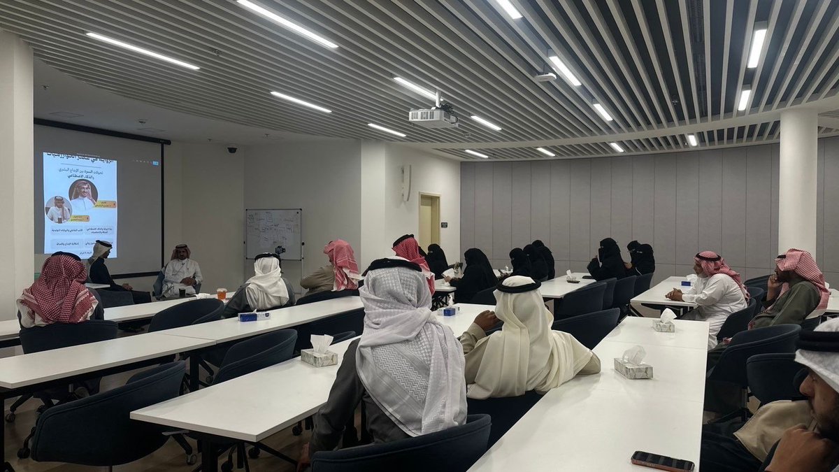 سعدنا اليوم بنقاش ثري حول
 "الرواية في عصر الخوارزميات".
شكراً د. مفرح الرشيدي على عمق الطرح، وأ.يزيد الشمري على روعة الإدارة، ولحضورنا الكريم

شكراً بيت الثقافة بحائل
لاستضافتكم الكريمة ولجهودكم في تهيئة هذا الفضاء المعرفي الذي يجمع المثقفين ويحتفي بالفكر.
#الشريك_الأدبي