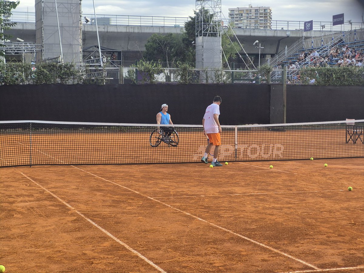 Lautarotenn1s's tweet photo. HOLA GUSTI 👋👋

Gustavo Fernández 🇦🇷 entrena en Buenos Aires preparando su participación en la Copa Museo de la Moda por segundo año consecutivo. https://t.co/4GLMrxJcRa