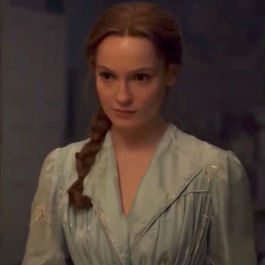 WAIT A MINUTE CAUSE
MICHAELA IS BARE NECKED HERE NO WONDER FRAN LOOKS LIKE SHES GENUINELY ABOUT TO POUNCE