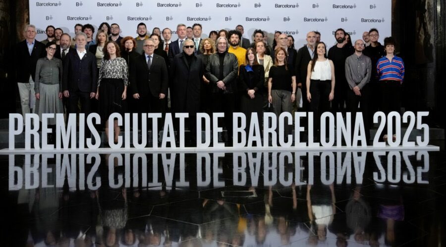 ERCbcn's tweet photo. 🏆 Els Premis Ciutat de Barcelona reconeixen projectes en cultura, educació i ciència, des d’artistes com @petitdecaleril i Antoni Muntadas fins a creadors emergents i grans propostes socials.

🌟 Celebrem l’excel·lència i projecció del talent barceloní que fa ciutat i comunitat. https://t.co/pOX11PUFoW