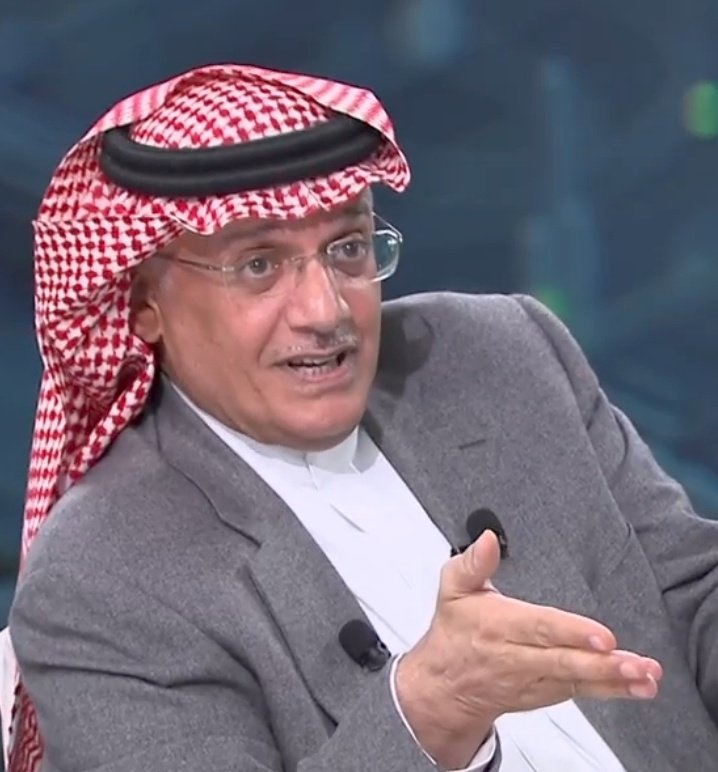 بتال القوس يستخف دمه قبل شوي يقول يا امير كل امثلتك نصر وهلال! ! .. رد الامير بشكل مباشر عجبني ( انا نصراوي وافتخر وحضرت هنا للدفاع عن حقوق النصر..) 

الامير وليد بن بدر من ٣٠ سنة لمن لا يعرف يدافع عن النصر بكل اخلاص وامانة وقوة؛ شكراً يا امير ♥️