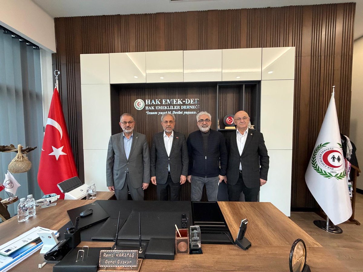 emekli_memursen's tweet photo. Emekli Memur Sen'in bugünkü ziyareti (Hak Emek Der)idi.
Emeklilerle ilgili görüş alış verişinde bulunuldu.
HAK EMEK DER GENEL BAŞKANI Remzi KARATAŞ Bey'e hüsn-ü kabulleri için teşekkür ederiz. https://t.co/f80XtQ8F4p