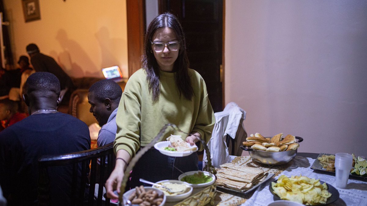 studiocityug's tweet image. What’s that perfect snack to set mood for the evening? | @efumbiro256 knows the perfect answer
#livingroomsessions #community #togetherforever❤️ #music 

📸: @_emma.o_ | @phanuel_actm