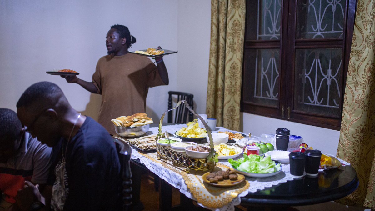 studiocityug's tweet image. What’s that perfect snack to set mood for the evening? | @efumbiro256 knows the perfect answer
#livingroomsessions #community #togetherforever❤️ #music 

📸: @_emma.o_ | @phanuel_actm