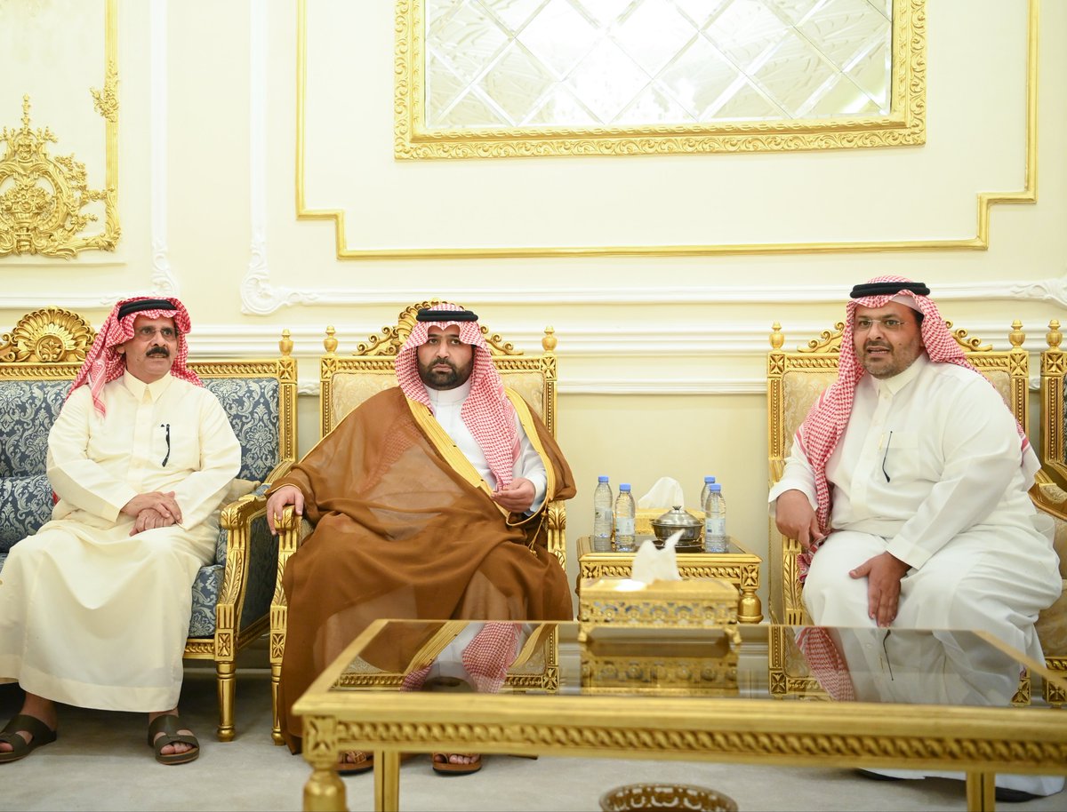 jazangov's tweet photo. سمو أمير منطقة جازان
#محمد_بن_عبدالعزيز
يعزي أسرة بن لبدة في وفاة والدهم - رحمه الله -.

https://t.co/ODrg3t8Zlp https://t.co/uOThfcyoz7
