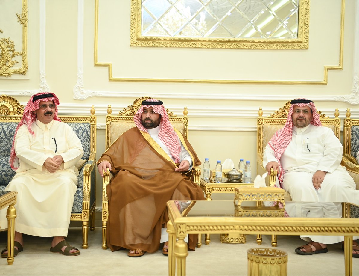 jazangov's tweet photo. سمو أمير منطقة جازان
#محمد_بن_عبدالعزيز
يعزي أسرة بن لبدة في وفاة والدهم - رحمه الله -.

https://t.co/ODrg3t8Zlp https://t.co/uOThfcyoz7