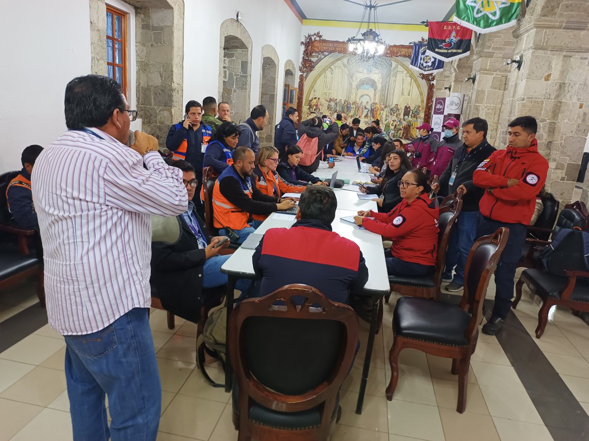 PNUDEcuador's tweet photo. Con #AnticípatePorElCotopaxi 🌋, 194 funcionarios locales pusieron a prueba su coordinación y planes de respuesta ante una posible erupción del volcán Cotopaxi.
Conoce más👉 https://t.co/oieU7kKR9L

En coordinación con🤝@eu_echo @Plan_Ecuador @CesaEcuador @Riesgos_Ec @IGecuador . https://t.co/z2XyT7blNl