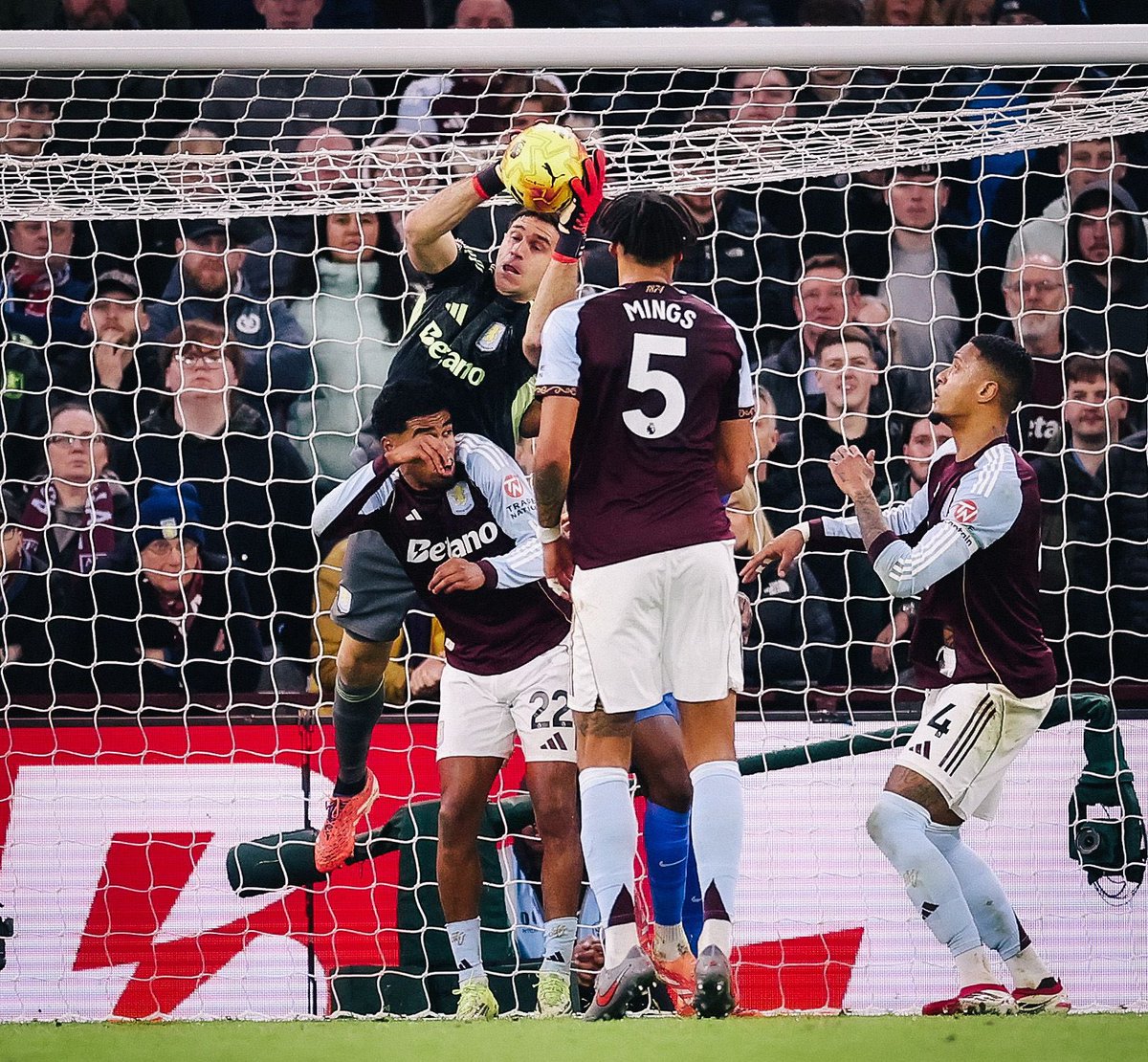 Emi Martínez tweet media