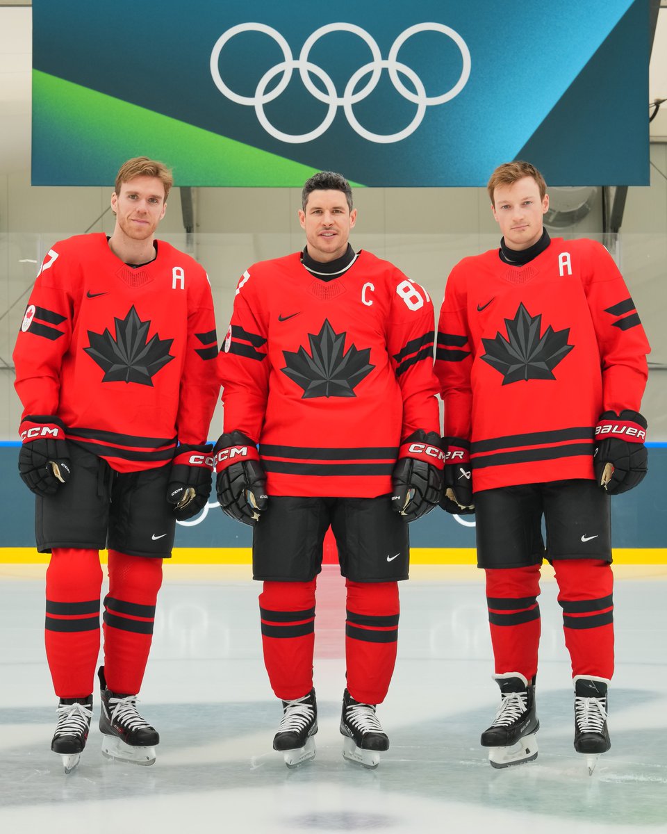 Finally got a photo of these three together! 🇨🇦

Enfin une photo de ces trois-là ensemble! 🇨🇦

#MilanoCortina2026 | <a href="/TeamCanada/">Team Canada</a> | <a href="/Equipe_Canada/">Équipe Canada</a>