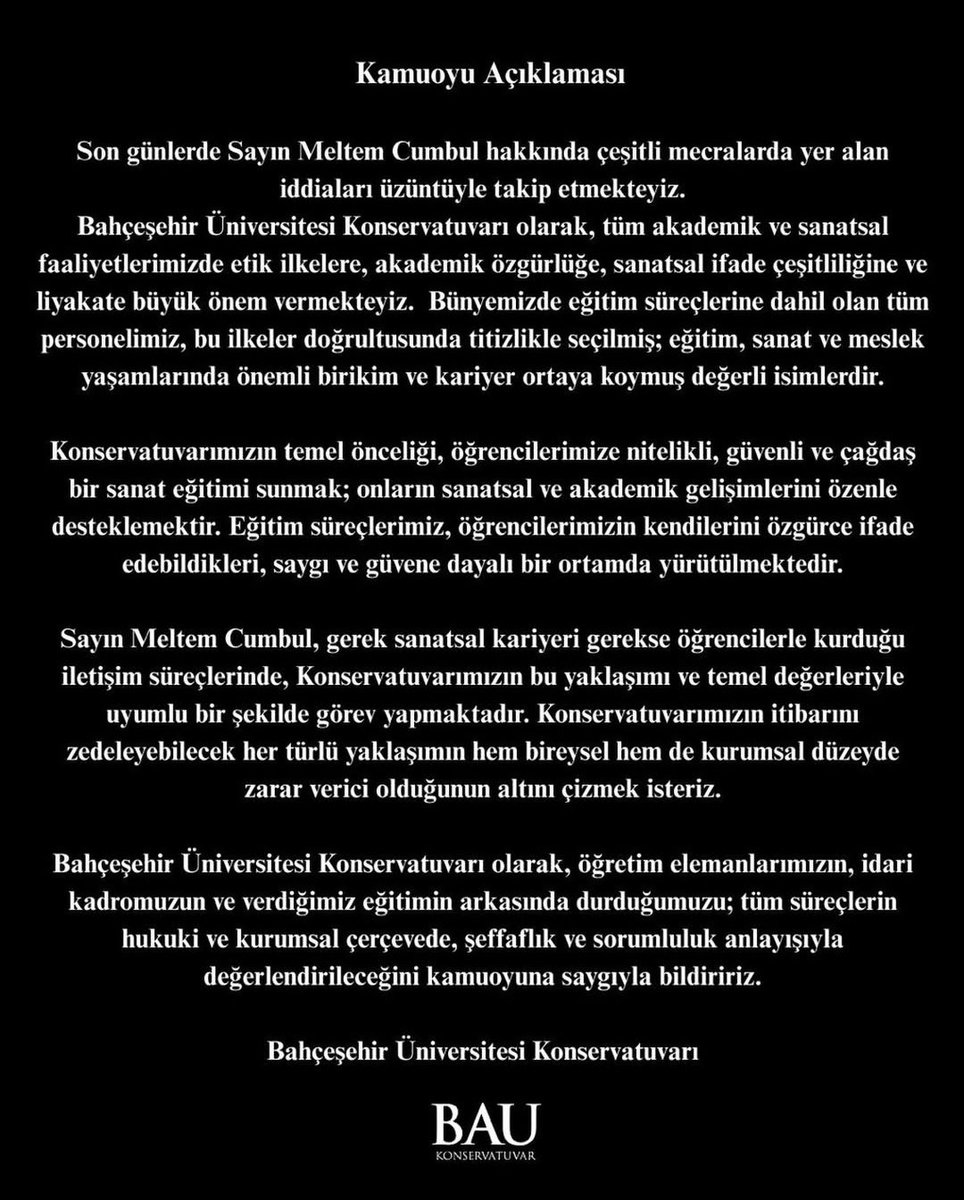 bauda tiyatro okuyan arkadaşlarım günlerdir paylaşımlar yaparak seslerini duyurmaya çalışıyor ve 3 saat önce baunun yaptığı açıklama bu. okul açıkça öğrencileri görmezden geliyor ve güçlü olanı koruyor