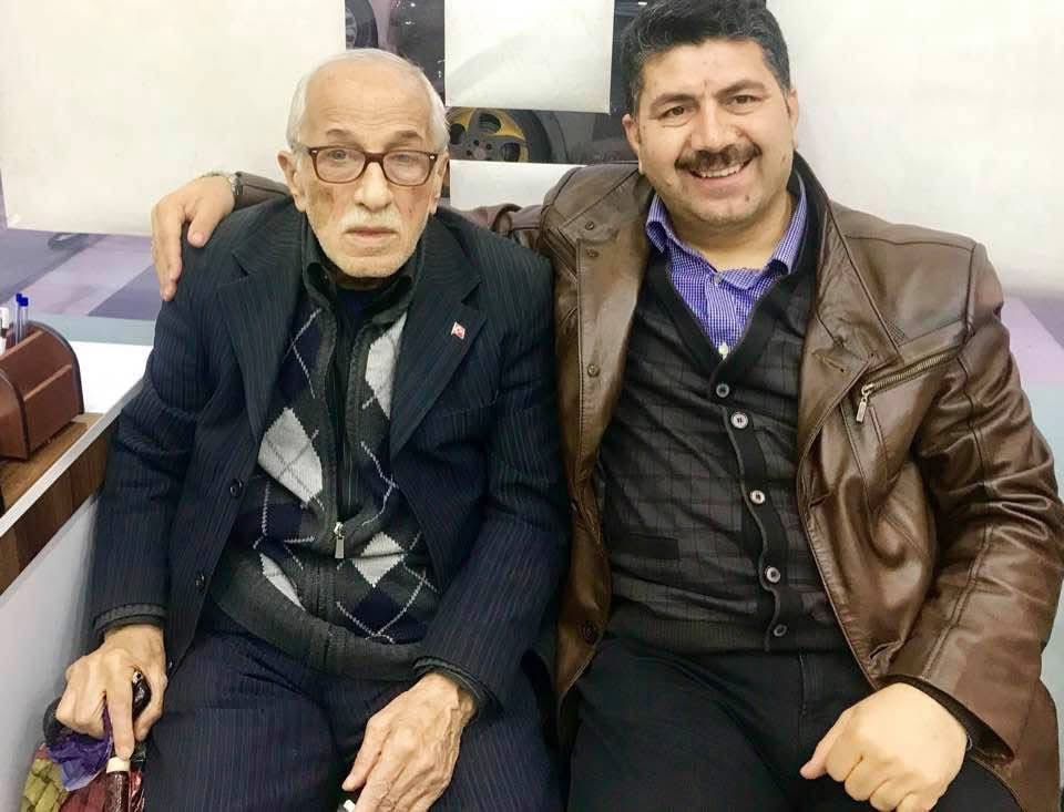 Urfalı Zeyno Öksüz… 
“Urfalı Zeyno” başta olmak üzere yüzlerce esere imza atan, Urfalı bestekâr Abdi Çakıcı vefatının yıl dönümünde rahmet ve saygıyla anıyoruz.
Allah rahmet eylesin; kabri nur, ruhu şad, mekânı cennet olsun.

#SONDAKİKA #sallandık #Urfa #Urfahaber #Şanlıurfa